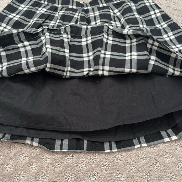 Black and White Gap Mini Skirt - Picture 5 of 5